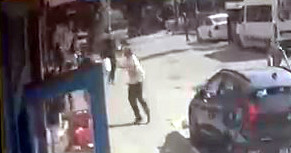 Avcılar'da mahallede korku dolu anlar: Çocuk kavgası bıçaklı hesaplaşmaya dönüştü - Resim : 3