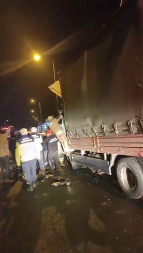 Bolu Dağı T&uuml;neli &ccedil;ıkışında kaza... Baba &ouml;ld&uuml;, oğlu yaralandı - Resim : 4