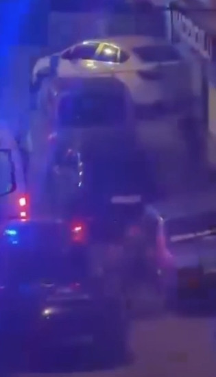 Polis kapıyı çaldı, o pencereden uçtu: Öfkeli kocanın planı sokakta son buldu - Resim : 2