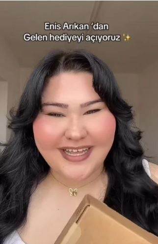 Enis Arıkan&rsquo;dan b&uuml;y&uuml;k jest: Dolandırılan takip&ccedil;isine telefon hediye etti - Resim : 3