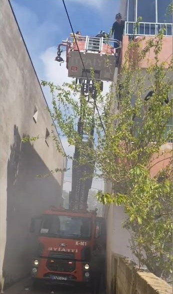 İki katlı bina alevlere teslim oldu: Mardin’deki yangında dehşet anları - Resim : 2