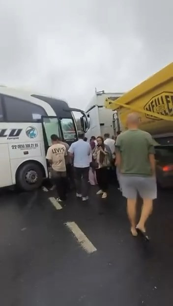Yolcu otobüsü İETT otobüsüne çarptı: Çok sayıda yaralı var - Resim : 6
