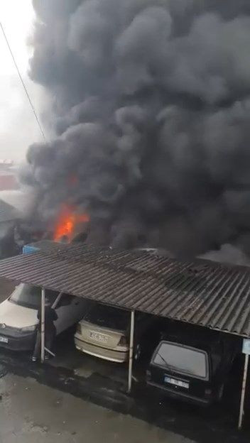 Alevler en üst katı sardı: Bayrampaşa Sanayi Sitesi'nde yangın - Resim: 2