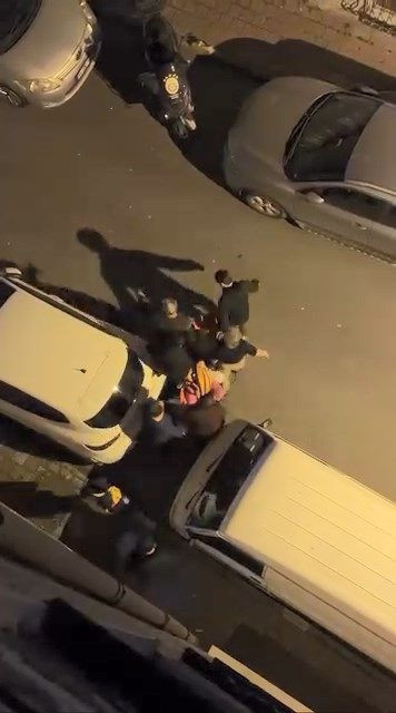 Park engeli can aldı: Ambulans sokağa giremedi, yaşlı kadın hayatını kaybetti - Resim: 2