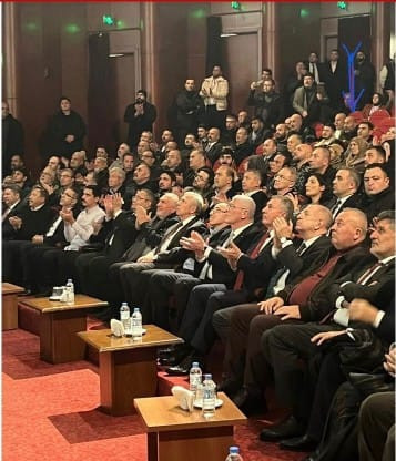 Muhsin başkanın çizgisinde “Ne siyasi sapma” vardır ne de siyasi kırıklık - Resim : 2