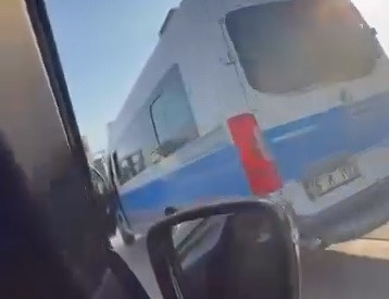 Bursa'da minibüsçünün öfkesi pahalıya patladı: Otomobilin camını kırdı rekor ceza geldi - Resim : 4