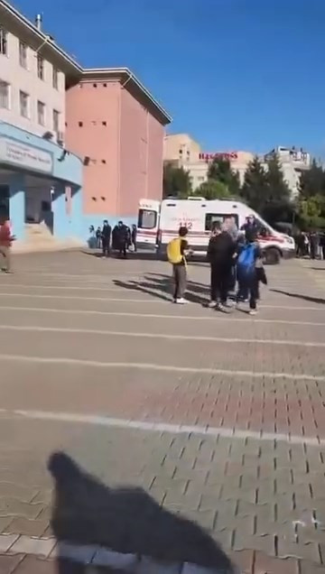 Valilik duyurdu: Ortaokulda kavgada 8 öğrenci yaralandı - Resim : 2