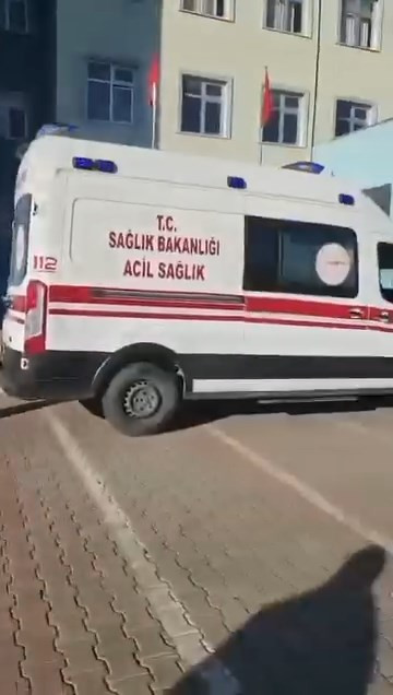 Valilik duyurdu: Ortaokulda kavgada 8 öğrenci yaralandı - Resim : 1
