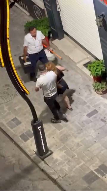 Kadını sürükleyerek götürmek istedi: Yer: İstanbul: ‘İmdat’ çığlıkları sokaklarda yankılandı - Resim : 1