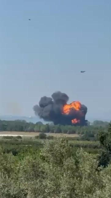 Yalova'da askeri eğitim uçağı düştü: F-16 pilotları atlayarak kurtuldu - Resim : 1