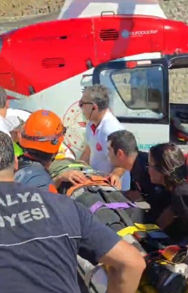Antalya'da feci kaza: Uçuruma yuvarlanan otomobilde 5 kişi hayatını kaybetti - Resim : 3