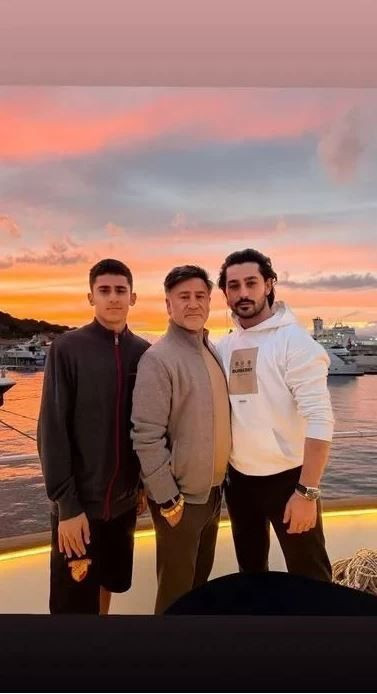 İzmir’den İstanbul’a aşk gezisi: 9 çocuk babası İzzet Yıldızhan eşi Ajda ile Galataport İstanbul’da yürüyüşte yakalandı - Resim: 8