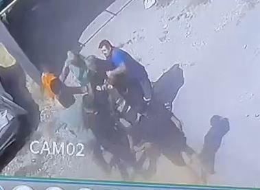 Keser, bıçak ve zincirlerle kapıya dayandılar: Adana'da komşu kavgası - Resim: 1