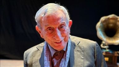 Türk tiyatrosu duayenine gözyaşlı veda: 72 yıllık efsane Haldun Dormen sonsuzluğa uğurlanıyor… Vasiyeti yerine getirildi - Resim: 25