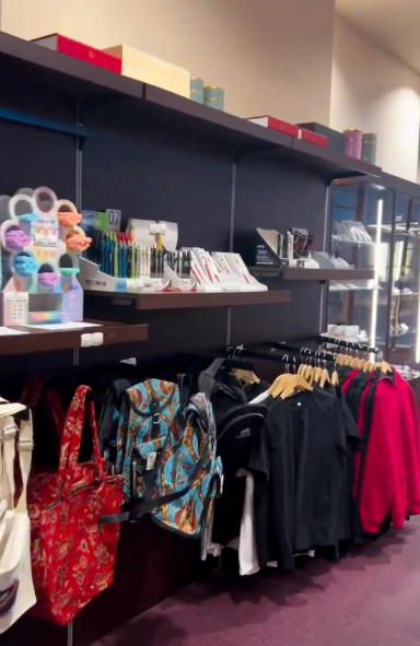 Vatandaş vergi y&uuml;k&uuml;n&uuml;n altında ezilirken; Saray'da vergisiz mağaza a&ccedil;ıldı - Resim : 3