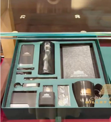 Vatandaş vergi y&uuml;k&uuml;n&uuml;n altında ezilirken; Saray'da vergisiz mağaza a&ccedil;ıldı - Resim : 2