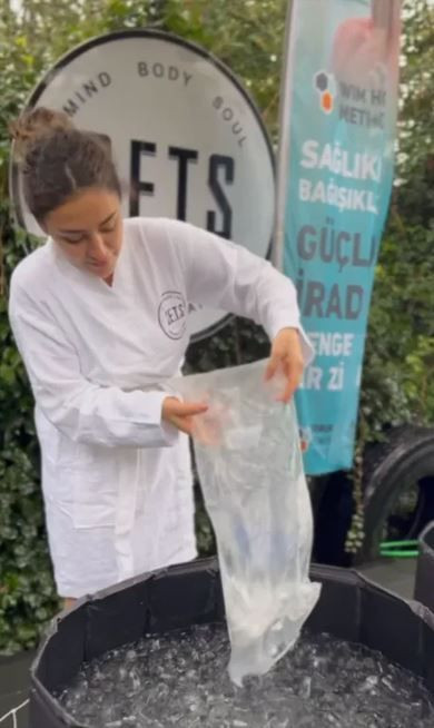 ‘İmparator’ lakaplı İbrahim Tatlıses’in kızı Dilan Çıtak’tan buz dolu fıçıya girdi: Takipçileri hayrete düşürdü - Resim: 3