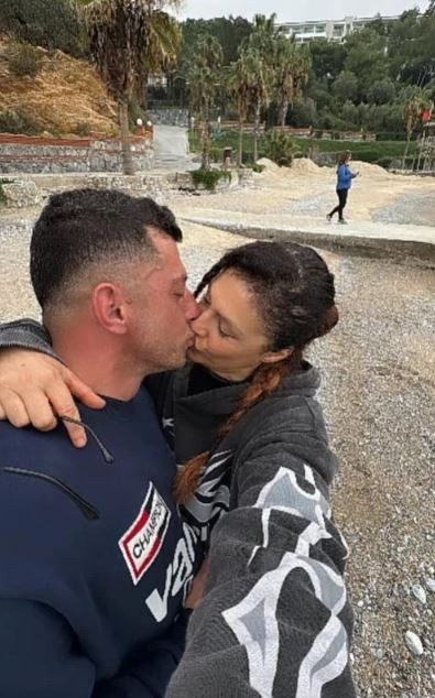 Tuğba Ekinci aşkını ilan etti! Dudak dudağa pozları olay oldu - Resim : 4