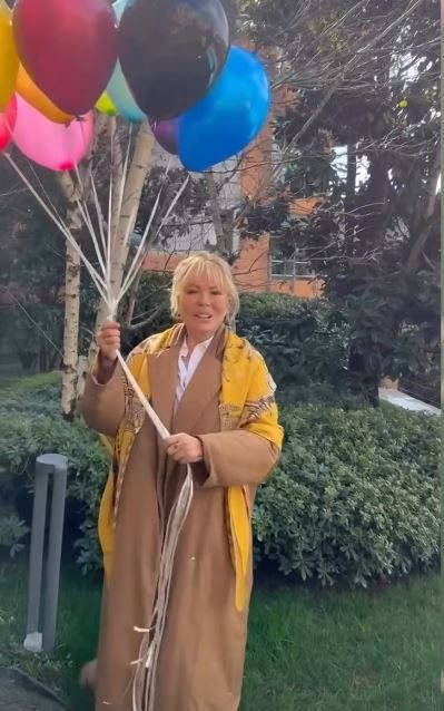 Ajda Pekkan’ın kardeşi Semiramis Pekkan kanseri yendi: Gökyüzüne balon uçurdu - Resim: 1