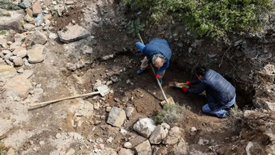 Mersin'de kaçak kazı: 4 gözaltı