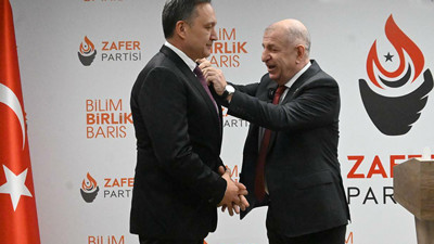 Rozetini Ümit Özdağ taktı! Ünlü ekonomist Selçuk Geçer Zafer Partisi’nde