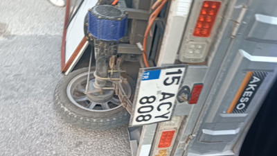 Üç tekerlekli motosiklet minibüsle çarpıştı: Yaralılar hastanede!