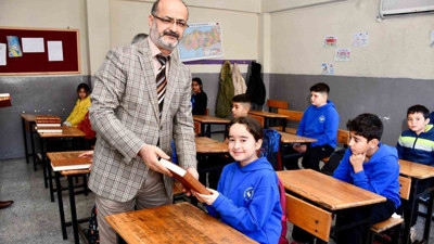 Silifke’de anlamlı ziyaret: Öğrencilere Kur’an hediyesi