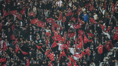 Beşiktaş taraftarı 47. dakikada İstiklal Marşı okudu