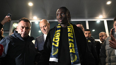 Fenerbahçe'nin yeni transferi Sidiki Cherif İstanbul'a geldi