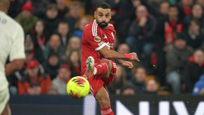 Kante ve Benzema'yı kaybeden Al-Ittihad Salah ile görüşmelere başladı