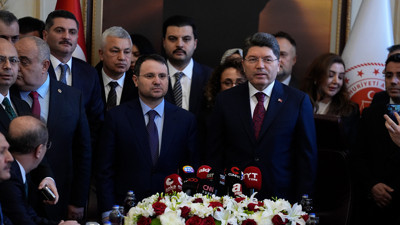 Adalet Bakanlığı'nda devir teslim: Yılmaz Tunç, görevi Akın Gürlek'e devretti