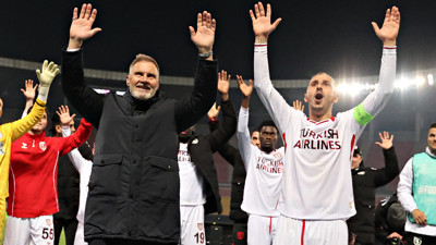 Samsunspor'da ilk maçını kazanan Fink: 'Tarih yazmaya devam etmek istiyoruz'