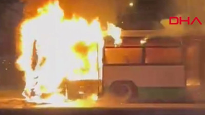 Seyir halindeki özel halk otobüsü alev topuna döndü