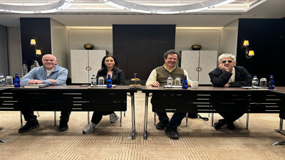 Bernstein ve Karajan karşı karşıya: 'Devlerin Savaşı'nda Okan Bayülgen ile Celal Kadri Kınoğlu başrolde