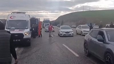 Adıyaman'ın Kahta ilçesinde trafik kazası: Hafif ticari araç ile otomobil çarpıştı, 5 kişi yaralandı
