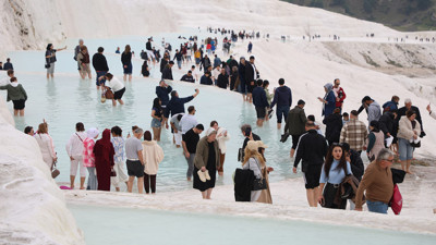 Pamukkale bayramın son gününde dolup taştı: Hierapolis'te tarih ve bayram bir arada