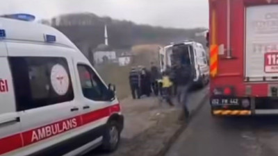 Bayram yolculuğu Ünye’de korkunç kaza 4 kişi yaralandı