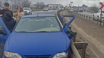 El frenini çekmeyi unuttuğu aracını durdurmak istedi: Hayatını kaybetti