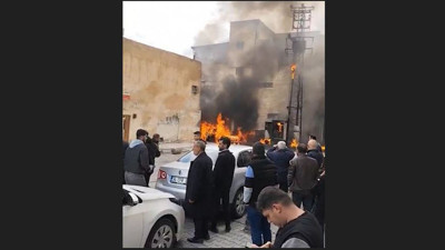 Şanlıurfa’da trafo patladı: 4 araç alev topuna döndü