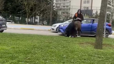 İstanbul'da pes dedirten olay: İki kadın çocuklarının gözü önünde birbirine girdi