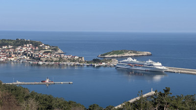 193 metrelik dev gemi Astoria Grande yine Amasra’da: 942 yolcu tarihi şehri keşfe çıktı