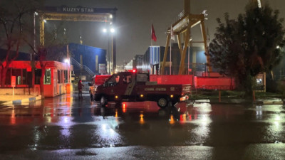 Kuru yük gemisinde çıkan yangın söndürüldü