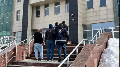 Kars'ta göçmen kaçakçılığına darbe: 4 tutuklama