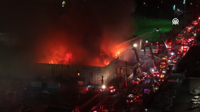New York'ta korkutan fabrika yangını