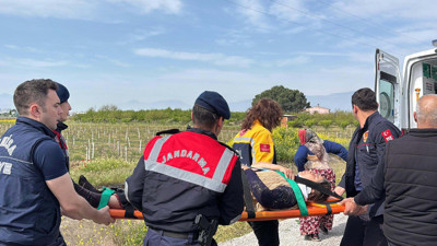 Lastiği fırlayan traktör kontrolden çıktı: İki kadın yaralandı