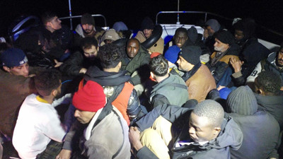Bodrum'da can pazarı: Dalgaların arasından çekip alındılar