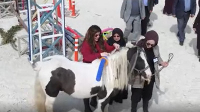 Pendik’te şifa dört nala: Yaşlılar için atlı terapi dönemi