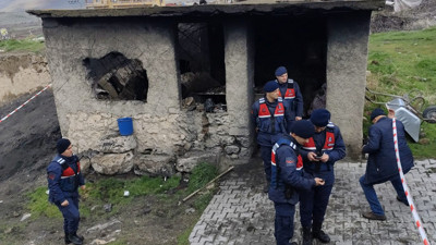 5 kadın kurtuldu, 1 kişi enkaz altında kaldı