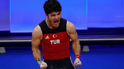 Milli halterci Muhammed Furkan Özbek Avrupa rekoruyla şampiyon oldu