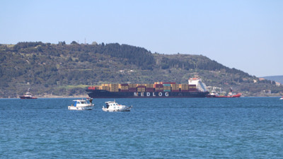 Çanakkale Boğazı'nda konteyner gemisi arıza yaptı